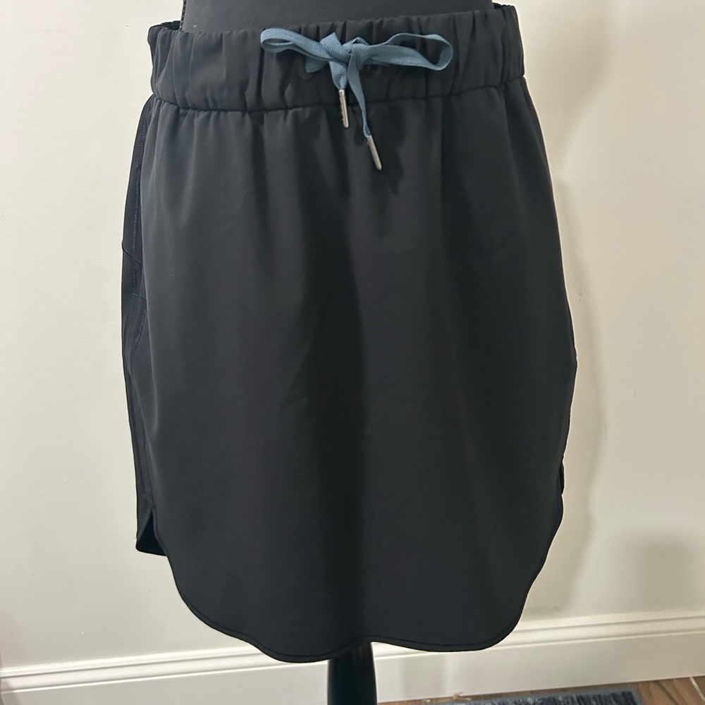 Lululemon Athletica Black on the Fly Skirt for Casual Wear size 8 - Picture 2 of 10